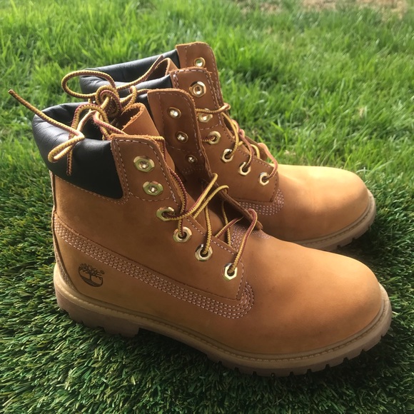 Timberland Shoes - Women’s Timberland 6 inch Waterproof Boots sz 7